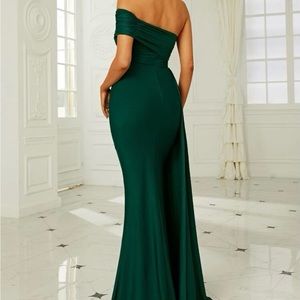 Formal dress hunter green brand new bought never worn